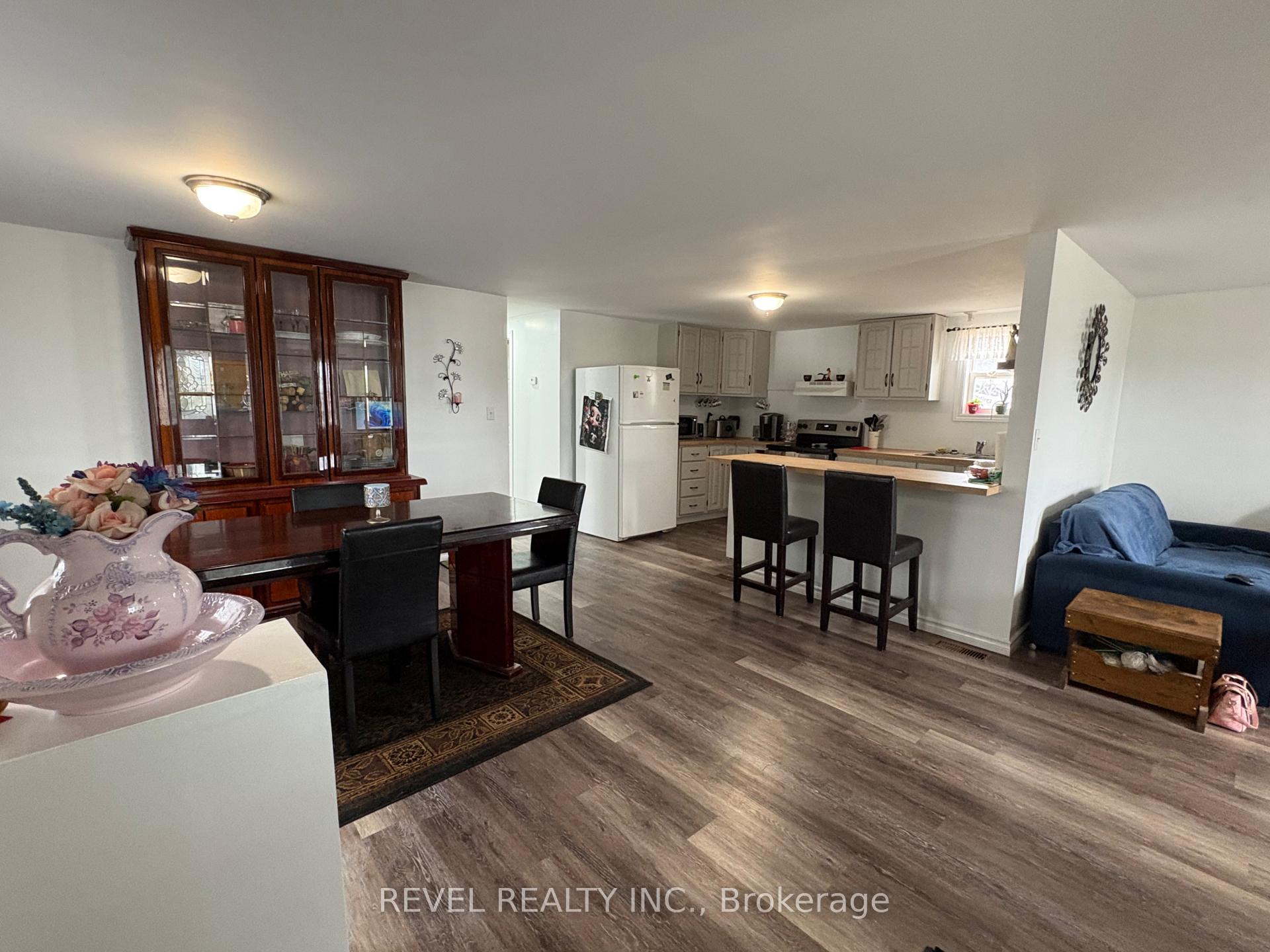 Photo 3 of 13 King Street, Cochrane — HOMEH