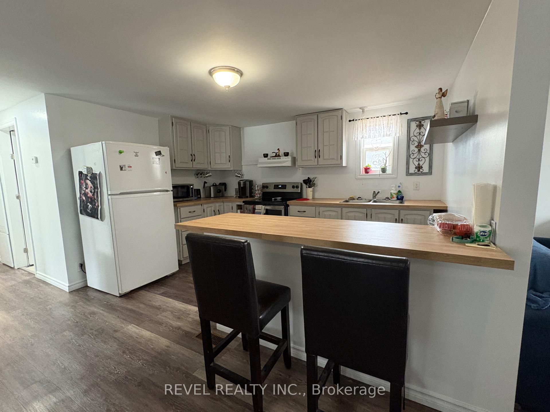 Photo 5 of 13 King Street, Cochrane — HOMEH