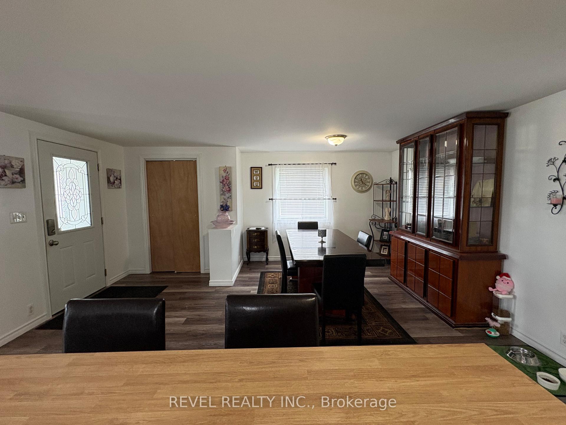 Photo 8 of 13 King Street, Cochrane — HOMEH