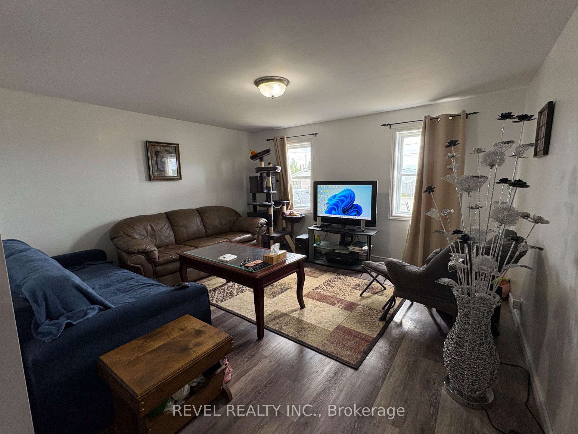 Photo 9 of 13 King Street, Cochrane — HOMEH
