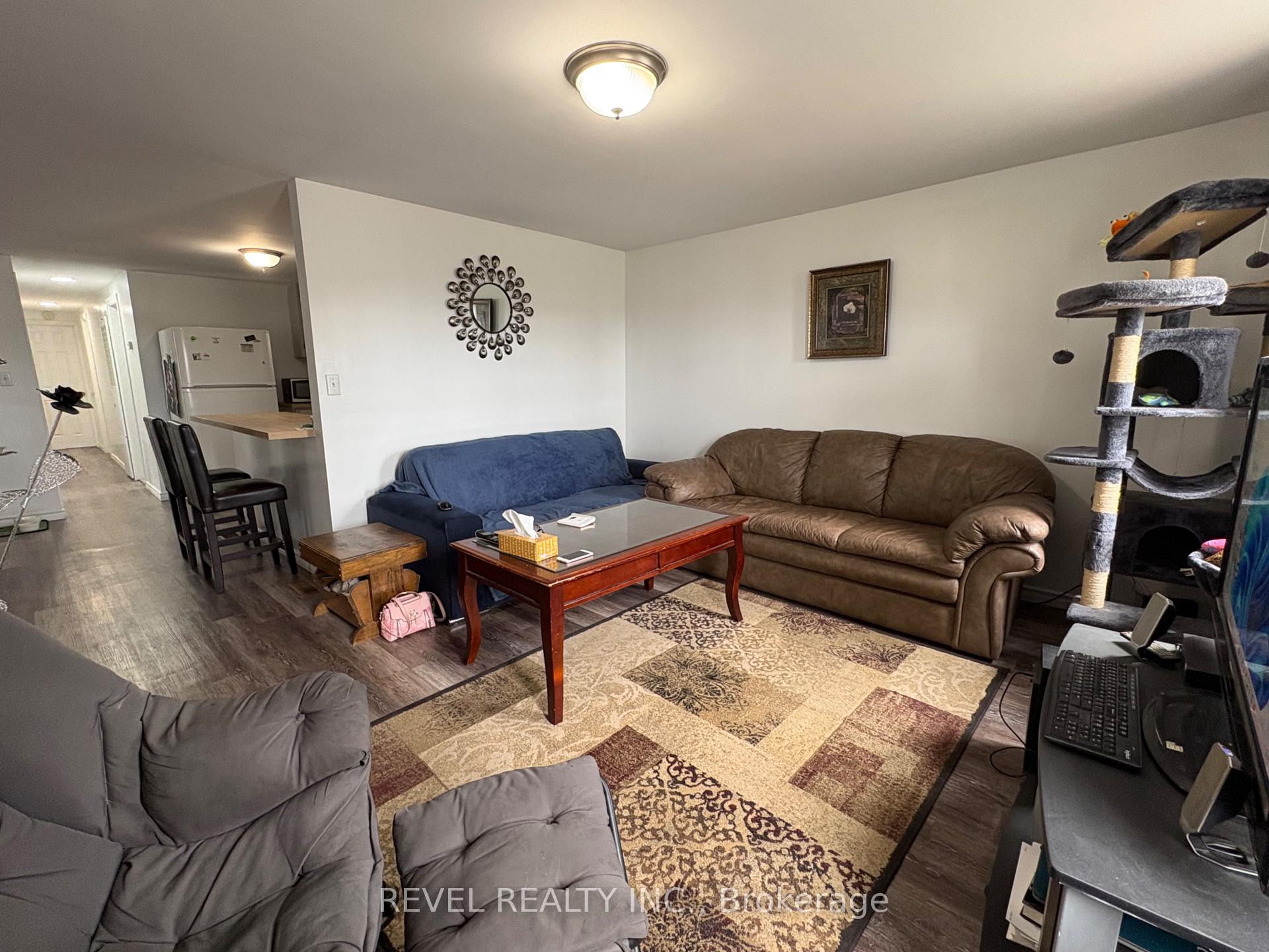 Photo 10 of 13 King Street, Cochrane — HOMEH