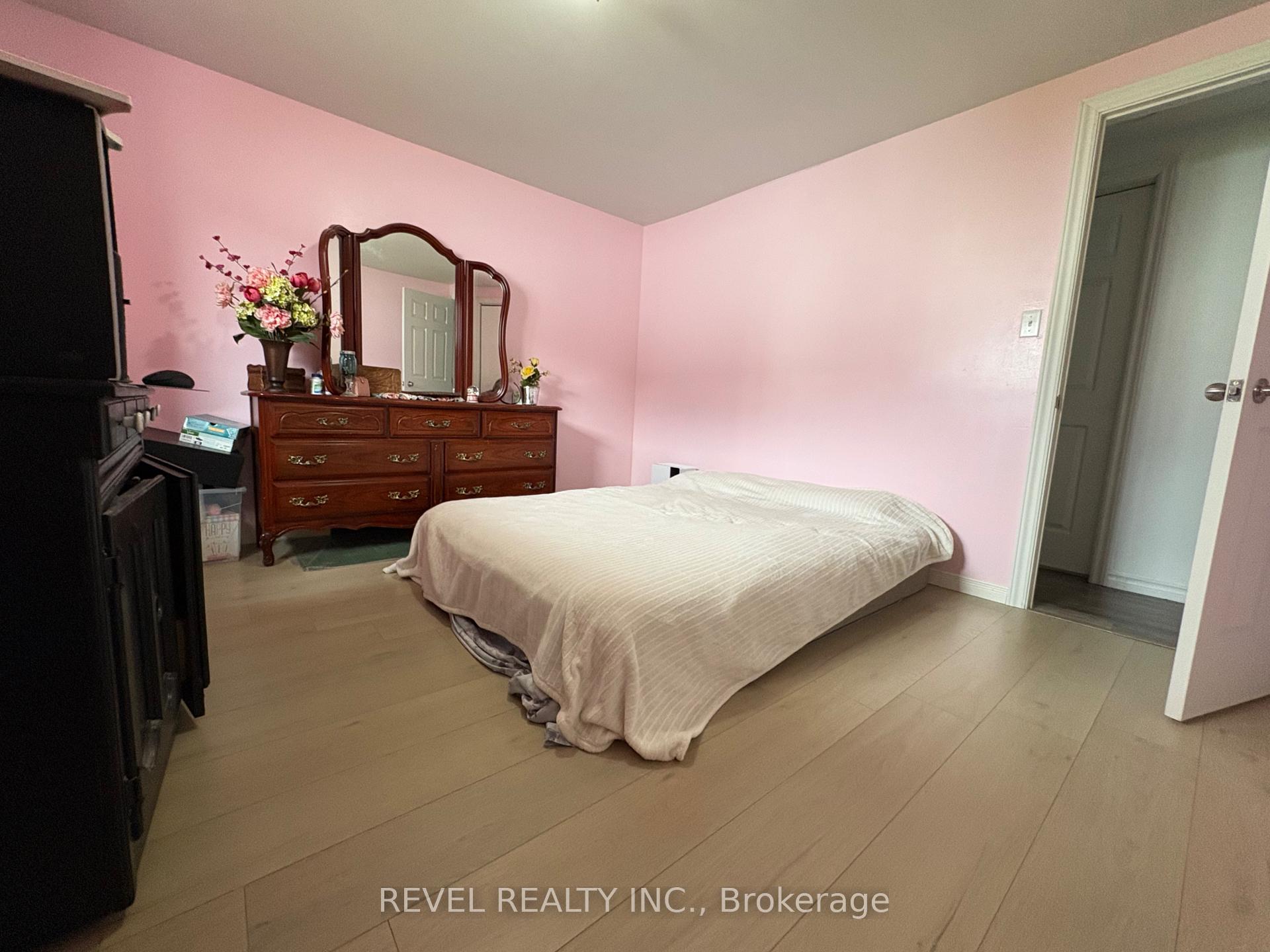 Photo 15 of 13 King Street, Cochrane — HOMEH