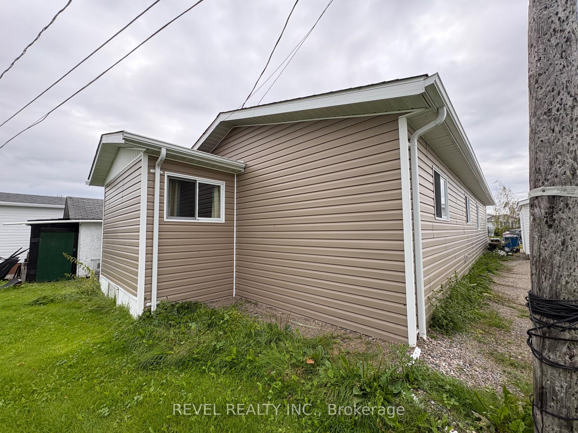 Photo 21 of 13 King Street, Cochrane — HOMEH