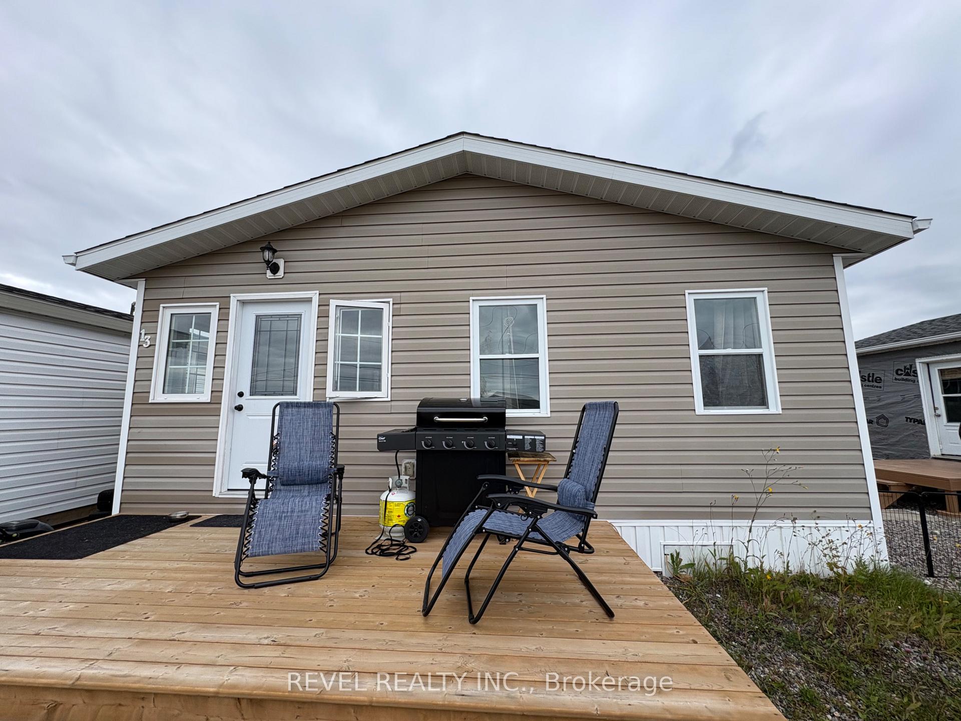 Photo 25 of 13 King Street, Cochrane — HOMEH