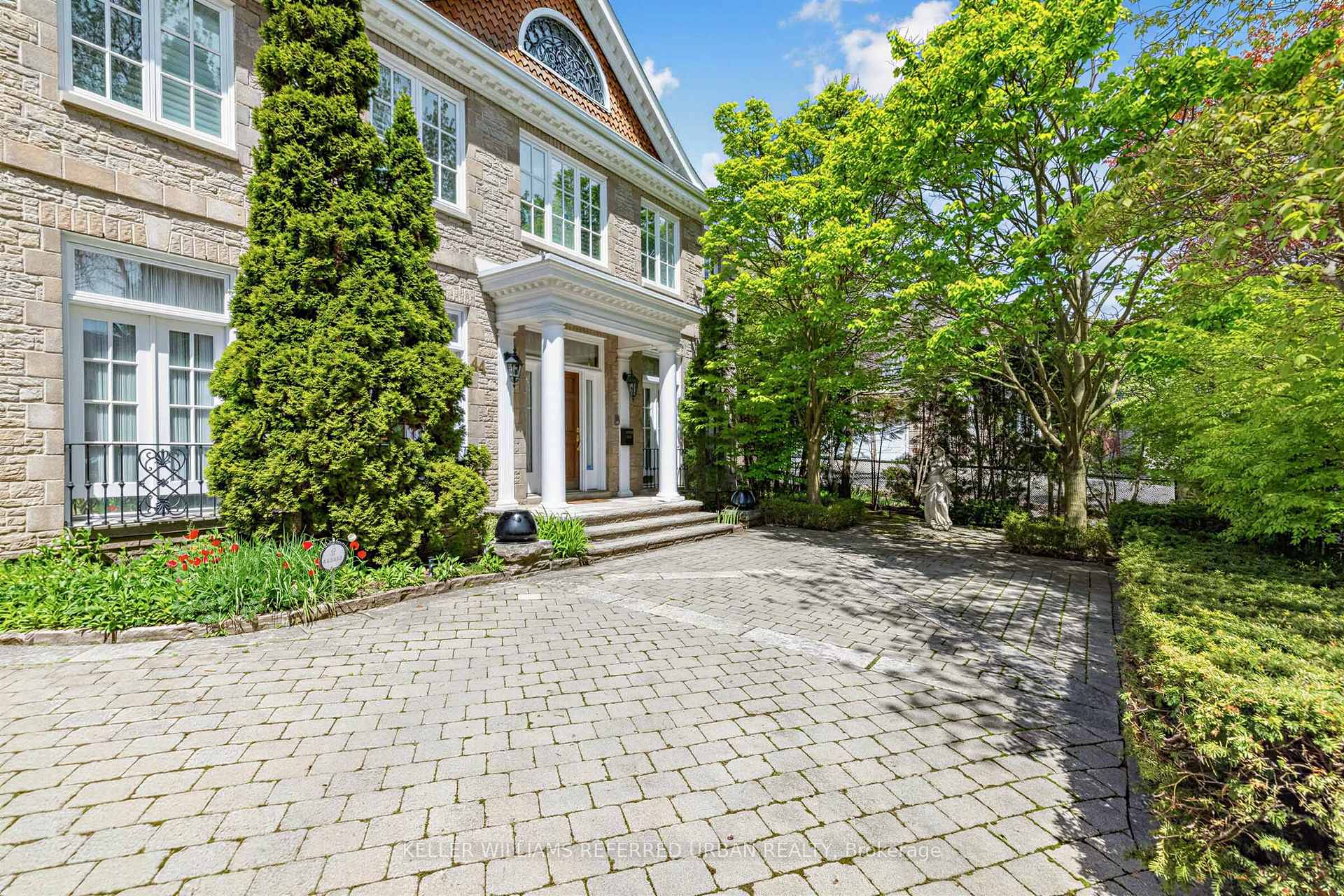 Photo 4 of 44 Cotswold Crescent, North York, St. Andrew-Windfields — HOMEH