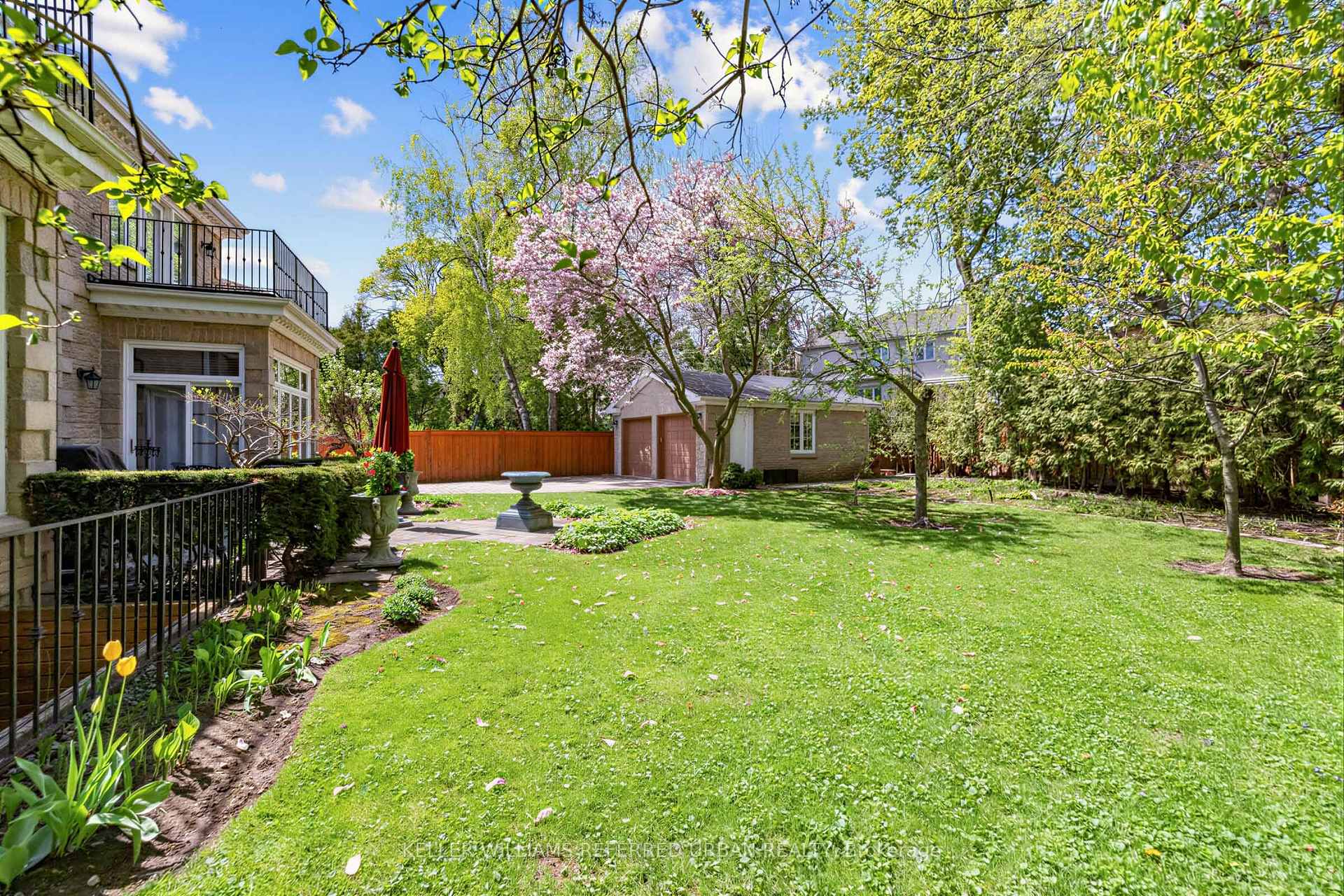 Photo 9 of 44 Cotswold Crescent, North York, St. Andrew-Windfields — HOMEH