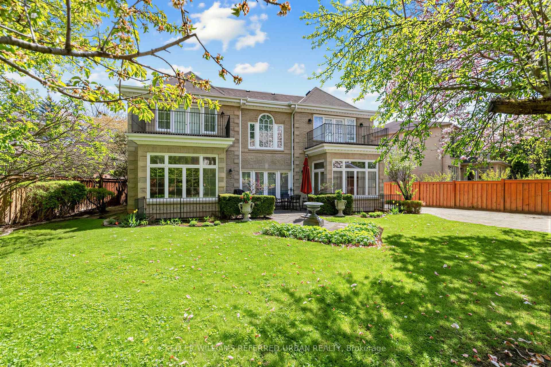 Photo 10 of 44 Cotswold Crescent, North York, St. Andrew-Windfields — HOMEH