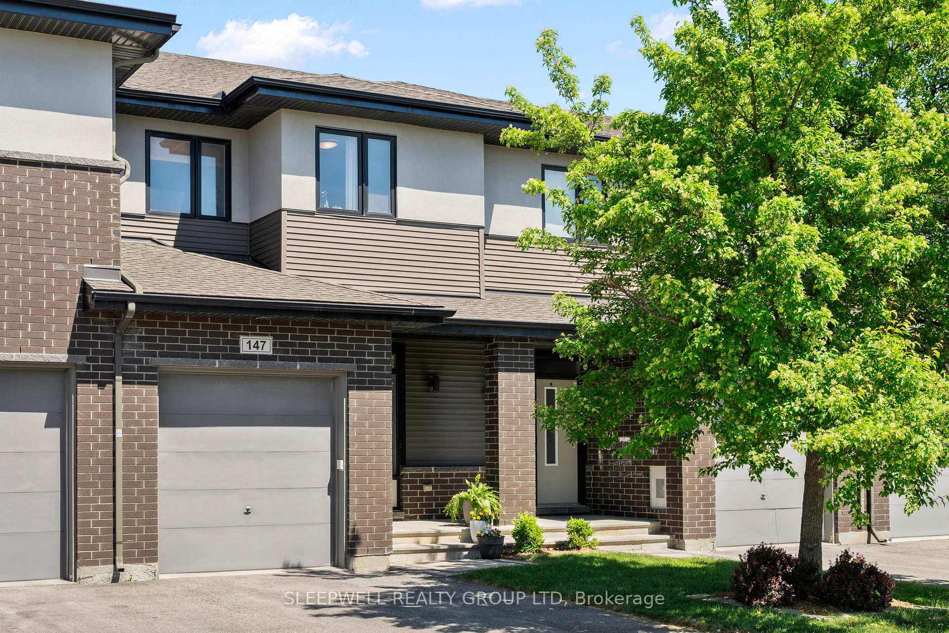 Photo 2 of 147 Westphalian Avenue, Ottawa, Kanata - Emerald Meadows/Trailwest — HOMEH