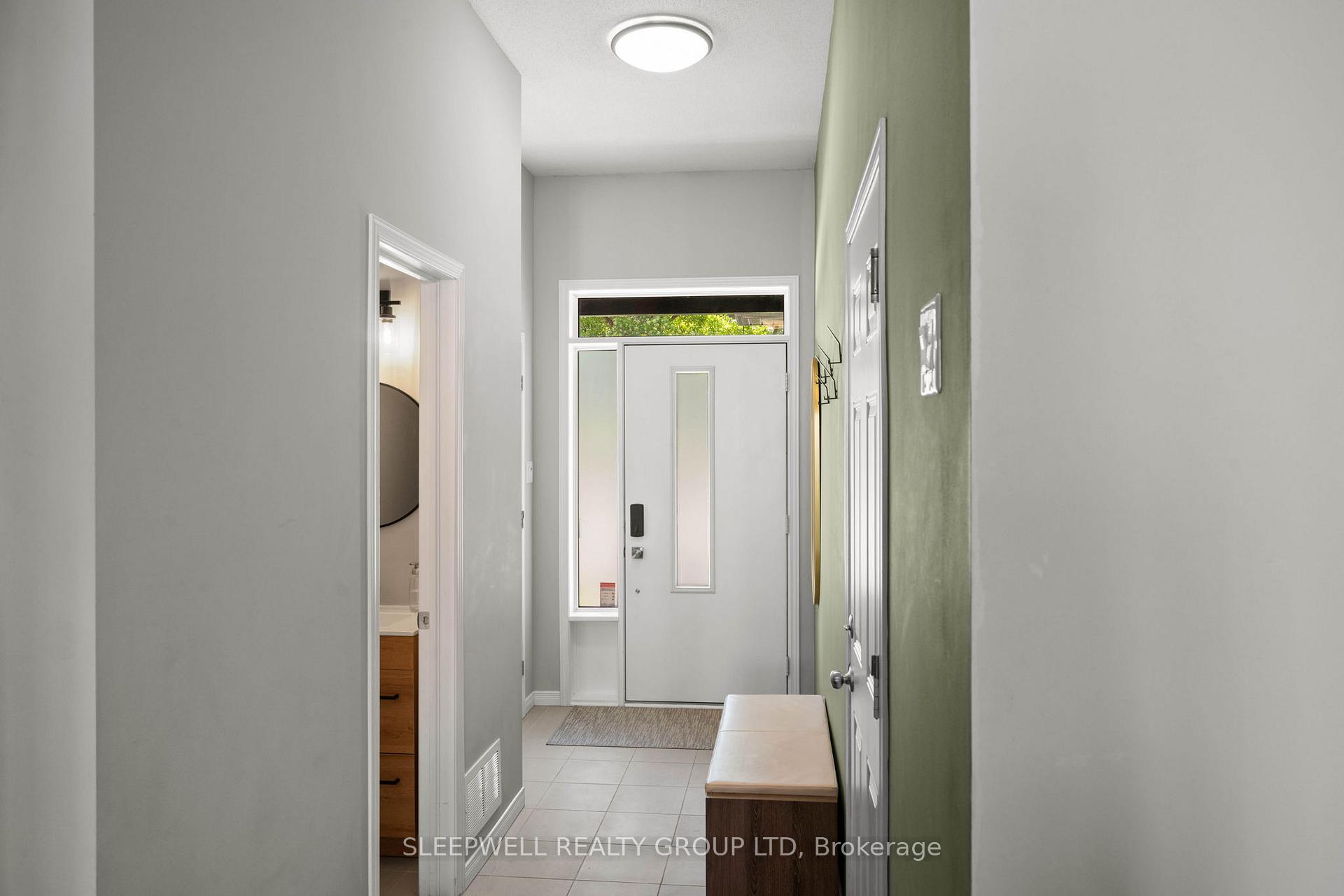 Photo 3 of 147 Westphalian Avenue, Ottawa, Kanata - Emerald Meadows/Trailwest — HOMEH