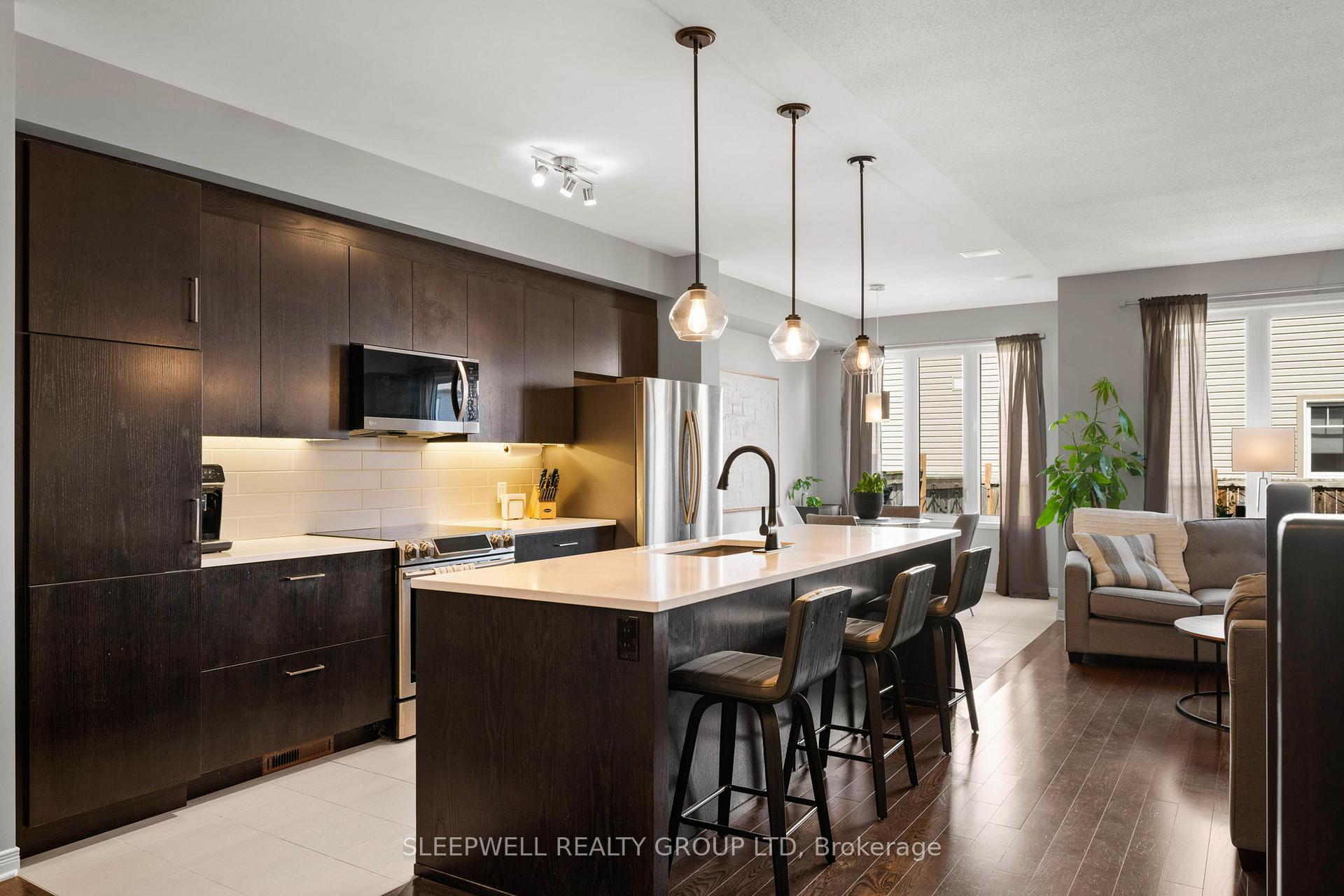 Photo 6 of 147 Westphalian Avenue, Ottawa, Kanata - Emerald Meadows/Trailwest — HOMEH