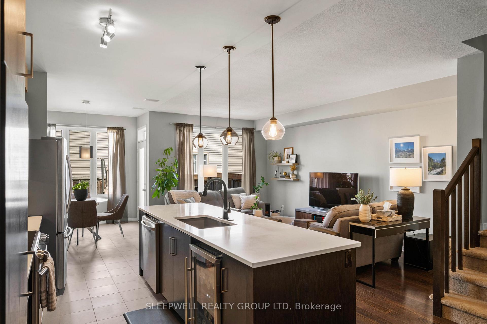 Photo 8 of 147 Westphalian Avenue, Ottawa, Kanata - Emerald Meadows/Trailwest — HOMEH