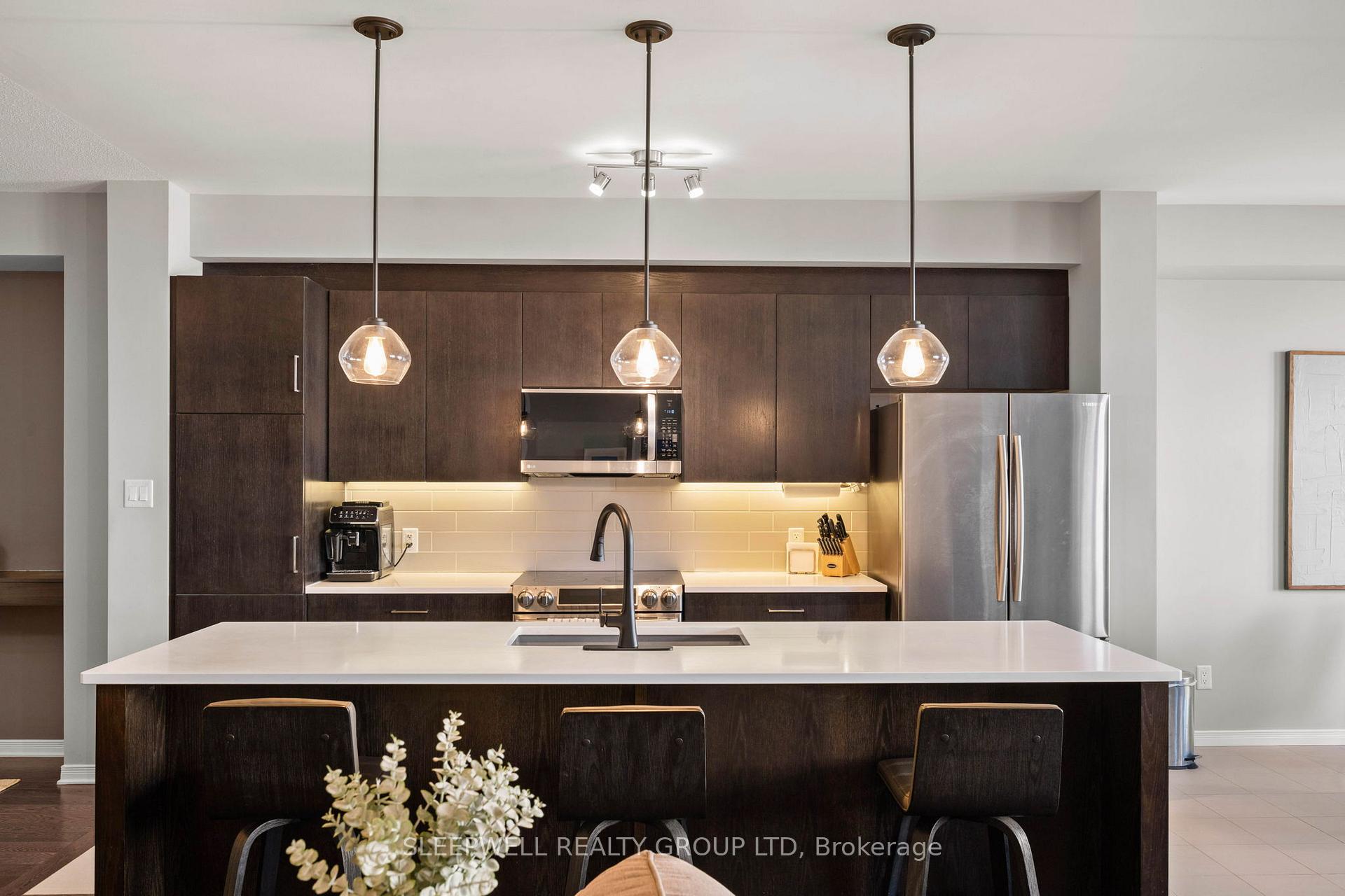 Photo 9 of 147 Westphalian Avenue, Ottawa, Kanata - Emerald Meadows/Trailwest — HOMEH