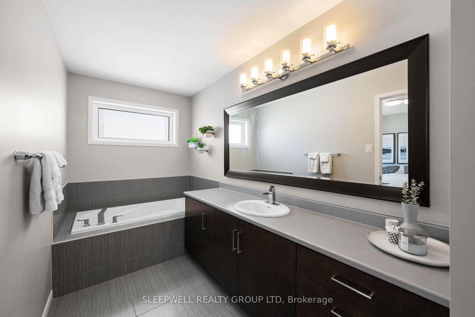 Photo 21 of 147 Westphalian Avenue, Ottawa, Kanata - Emerald Meadows/Trailwest — HOMEH