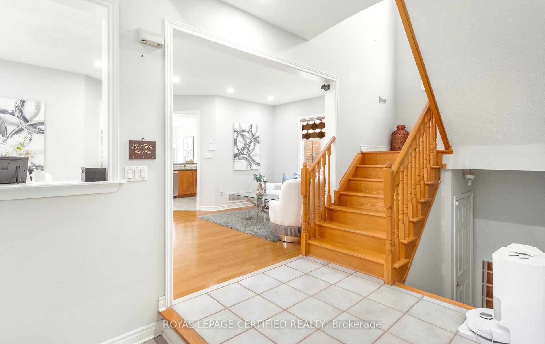 Photo 4 of 6582 Skipper Way, Mississauga, Meadowvale Village — HOMEH