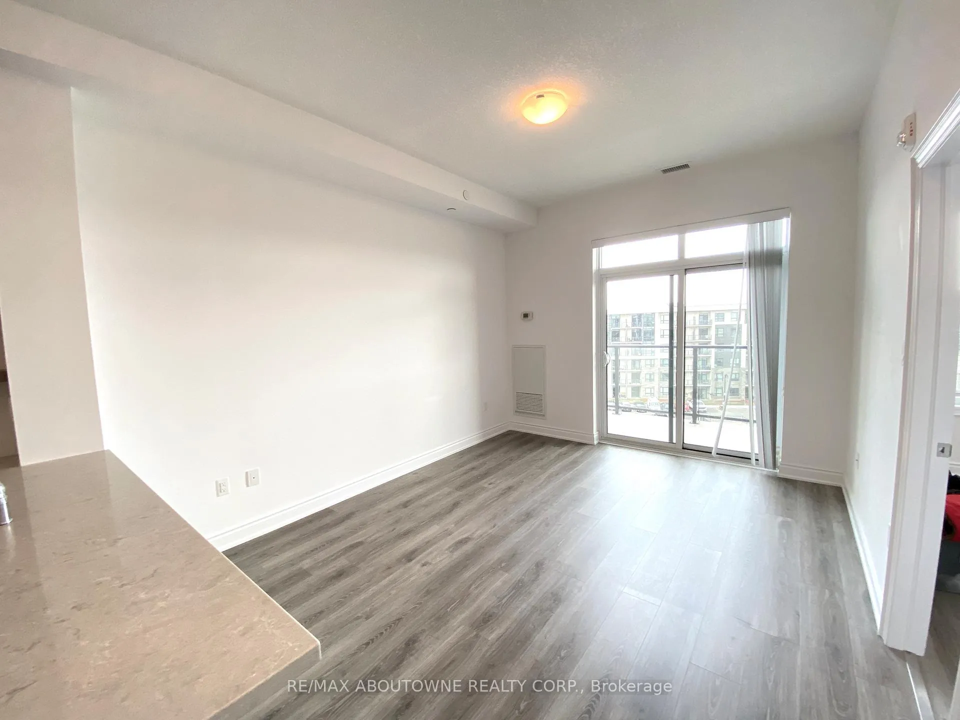 Photo 3 of Unit 606, 125 Shoreview Place, Hamilton, Stoney Creek — HOMEH