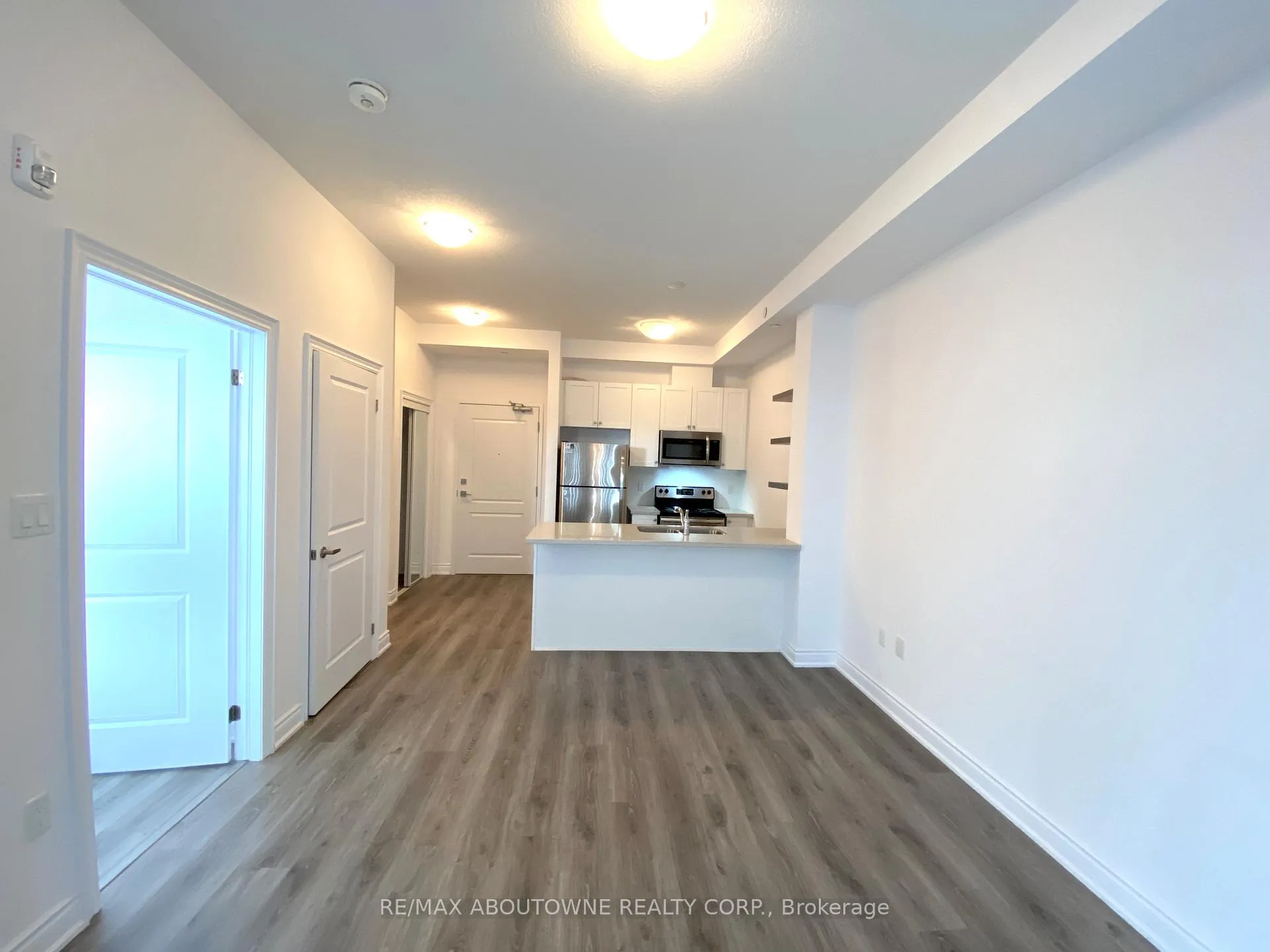 Photo 4 of Unit 606, 125 Shoreview Place, Hamilton, Stoney Creek — HOMEH