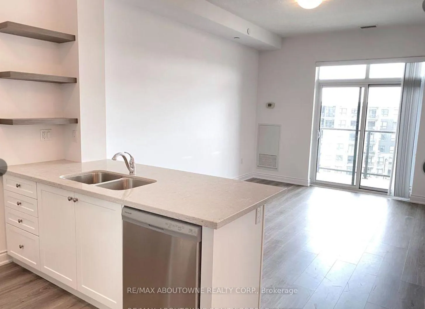 Photo 6 of Unit 606, 125 Shoreview Place, Hamilton, Stoney Creek — HOMEH