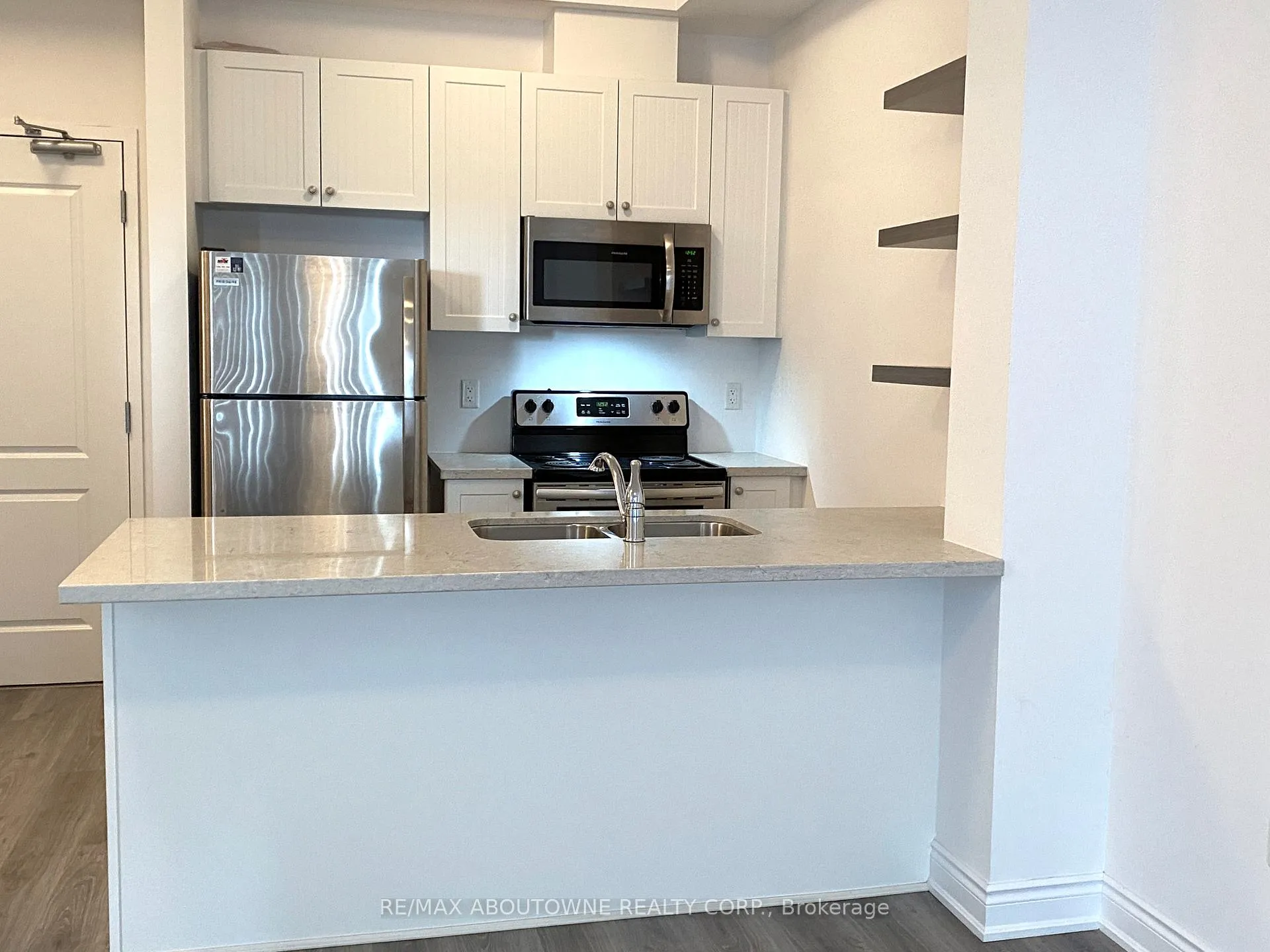 Photo 7 of Unit 606, 125 Shoreview Place, Hamilton, Stoney Creek — HOMEH