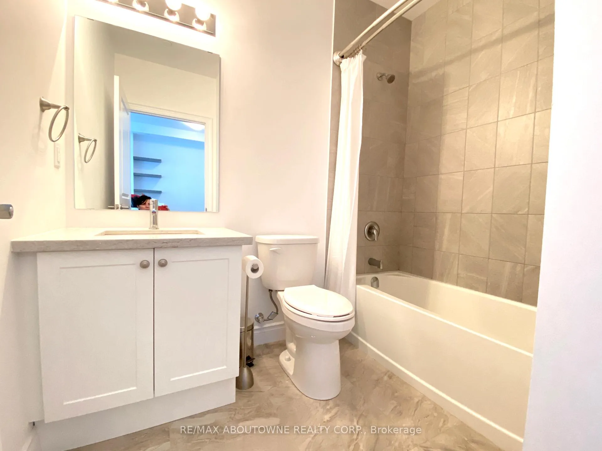 Photo 13 of Unit 606, 125 Shoreview Place, Hamilton, Stoney Creek — HOMEH