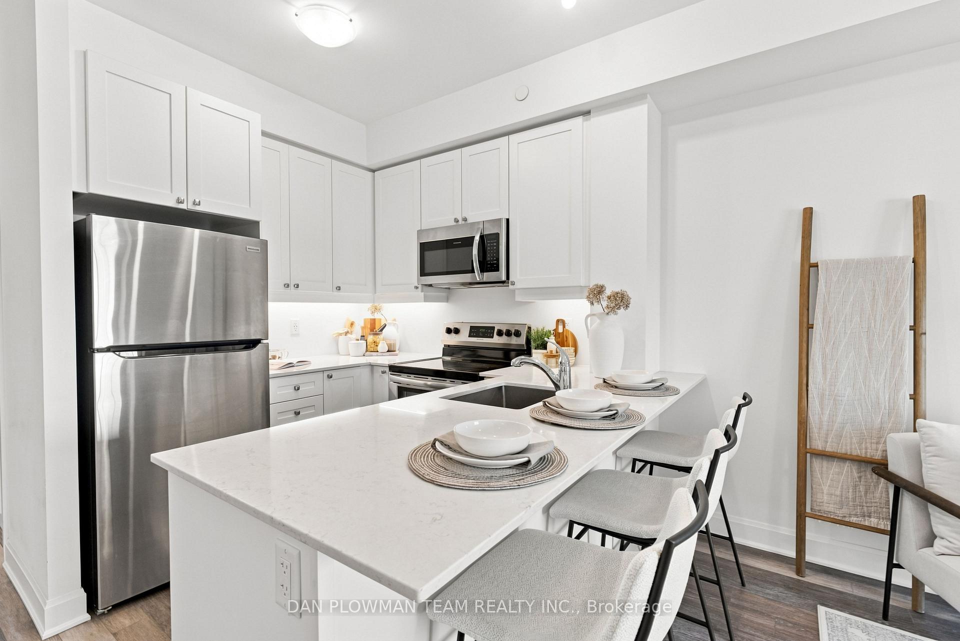 Photo 3 of Unit 424, 50 Lakebreeze Drive, Clarington, Newcastle — HOMEH
