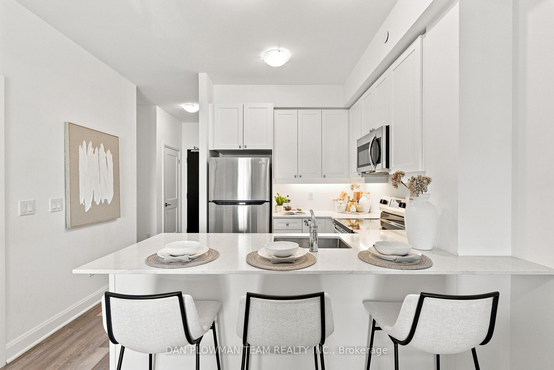 Photo 4 of Unit 424, 50 Lakebreeze Drive, Clarington, Newcastle — HOMEH