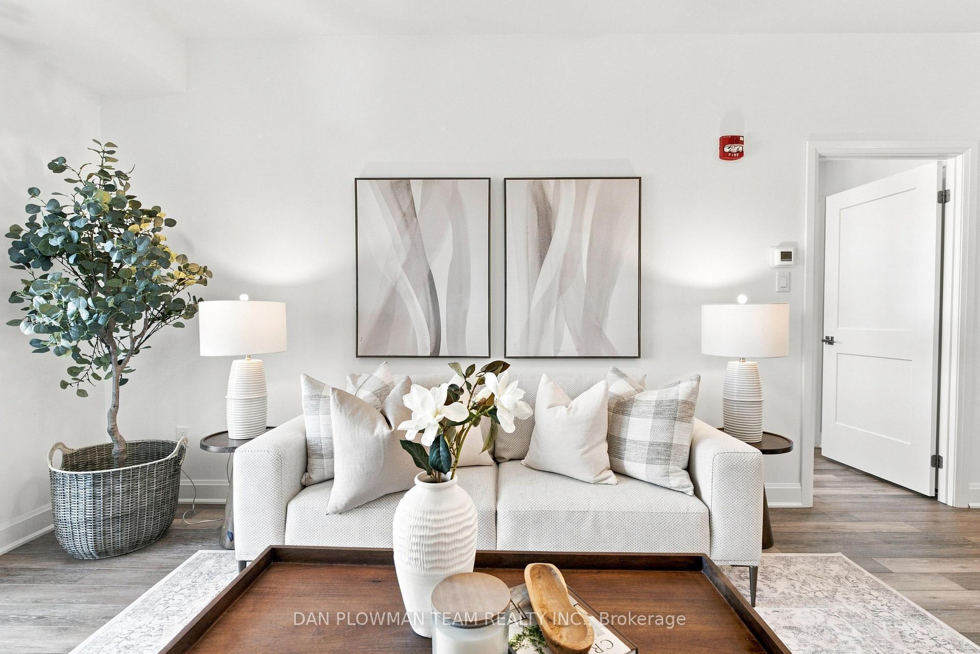 Photo 10 of Unit 424, 50 Lakebreeze Drive, Clarington, Newcastle — HOMEH