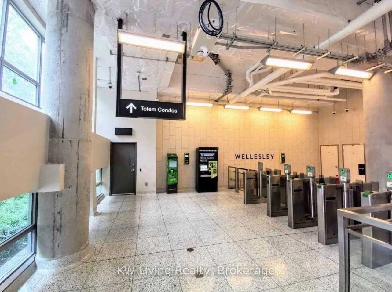 Photo 2 of Unit 1007, 17 Dundonald Street, Toronto, Church-Yonge Corridor — HOMEH