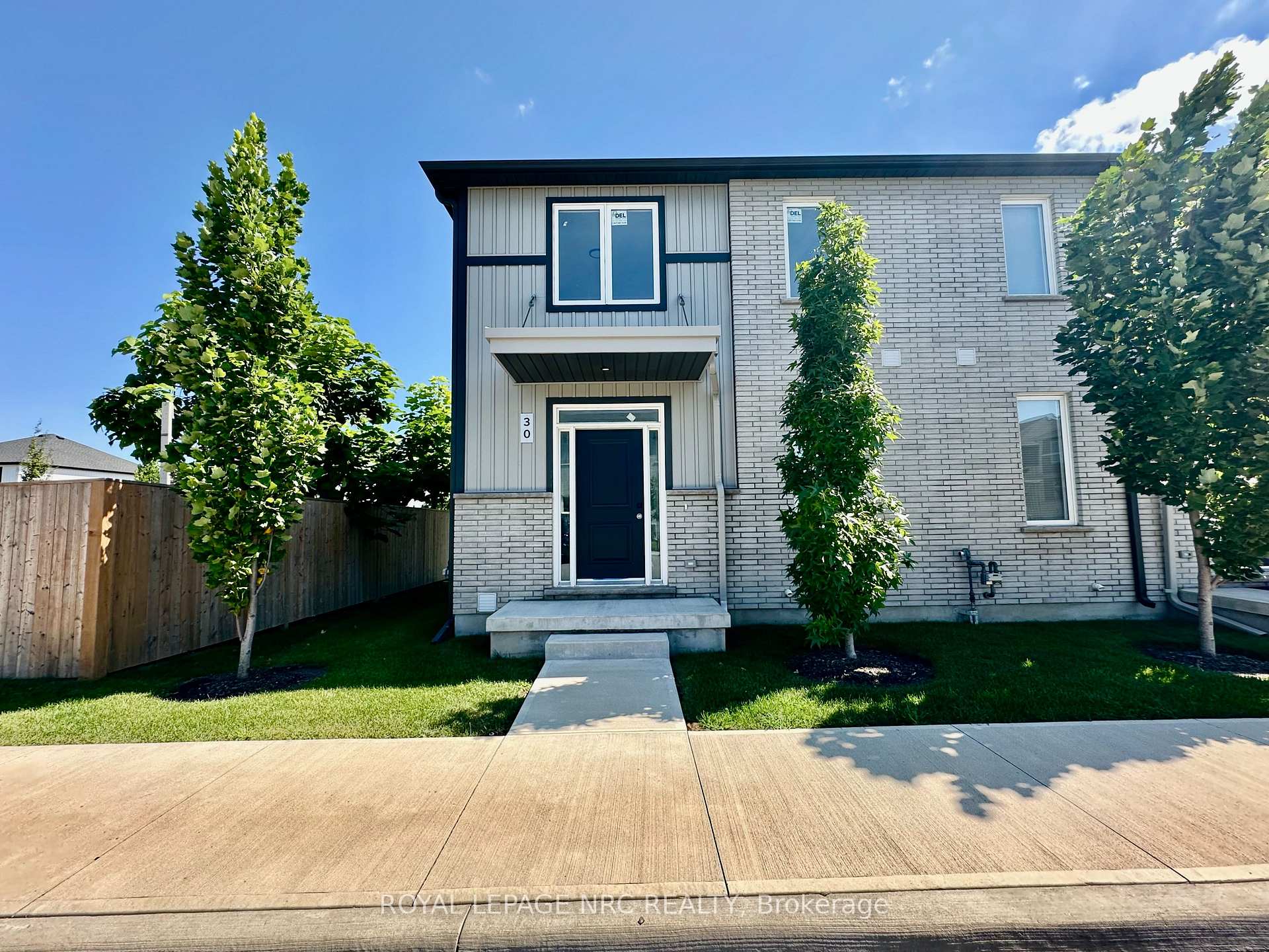 Front of Unit 30, 121A Moffatt Street