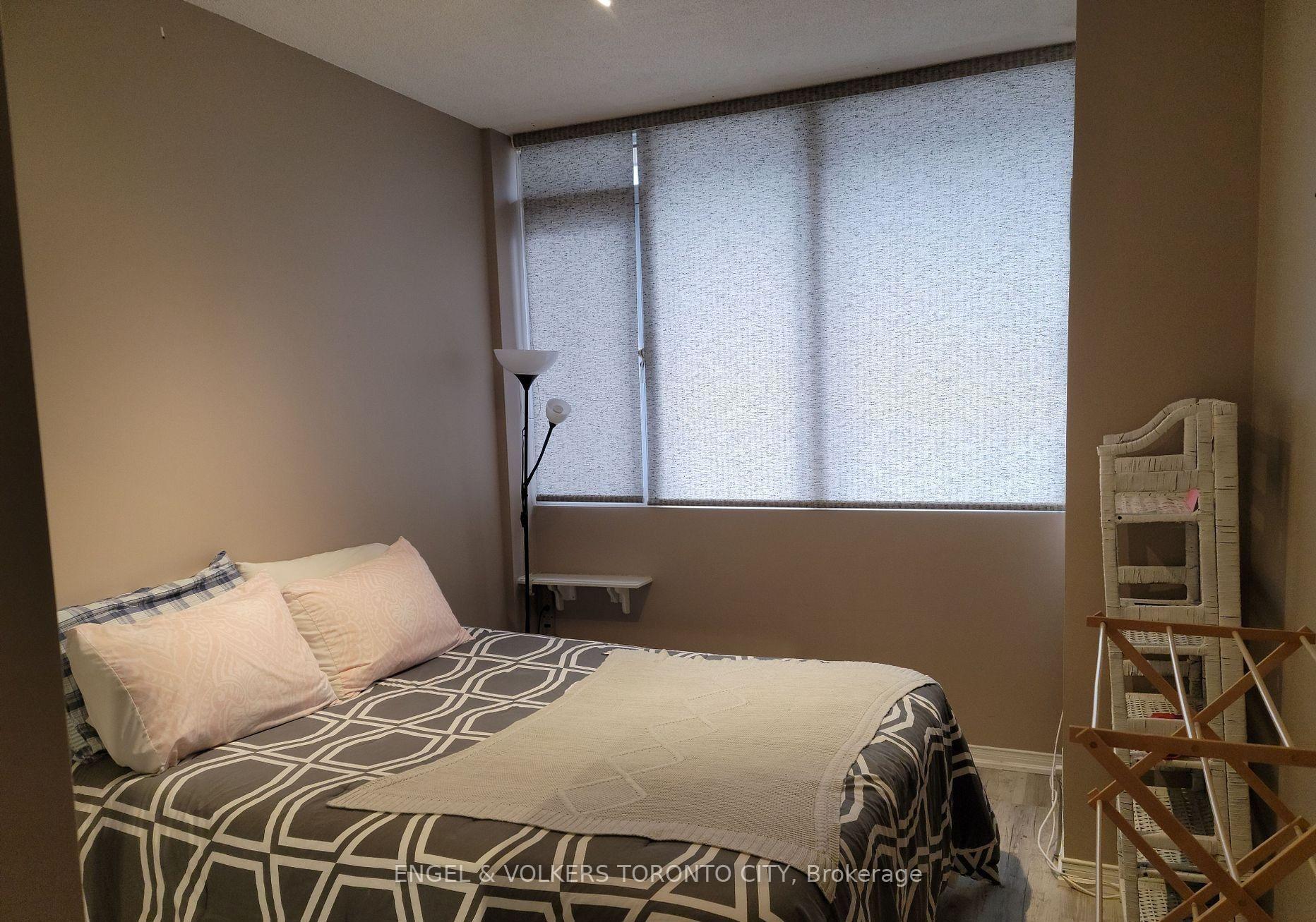 Photo 8 of Unit 903, 555 Yonge Street W, Toronto, Church-Yonge Corridor — HOMEH