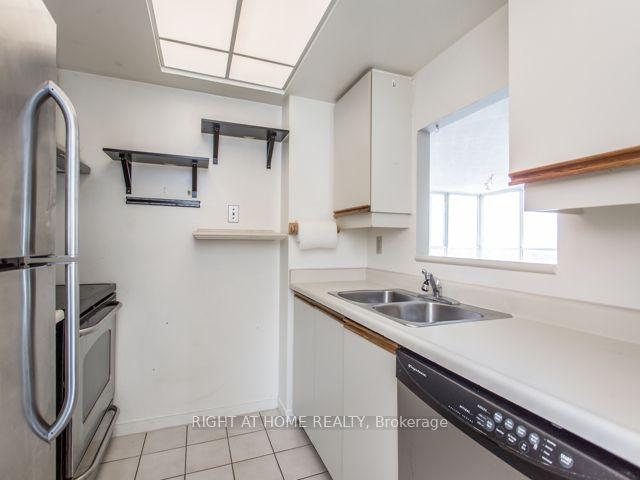 Photo 5 of Unit 1110, 5 Concorde Place, North York, Banbury-Don Mills — HOMEH
