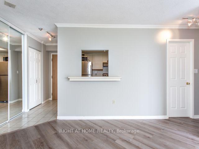 Photo 11 of Unit 1110, 5 Concorde Place, North York, Banbury-Don Mills — HOMEH