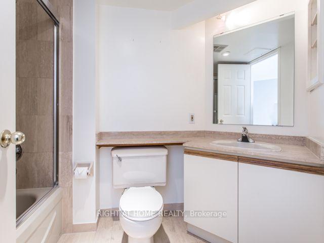 Photo 17 of Unit 1110, 5 Concorde Place, North York, Banbury-Don Mills — HOMEH