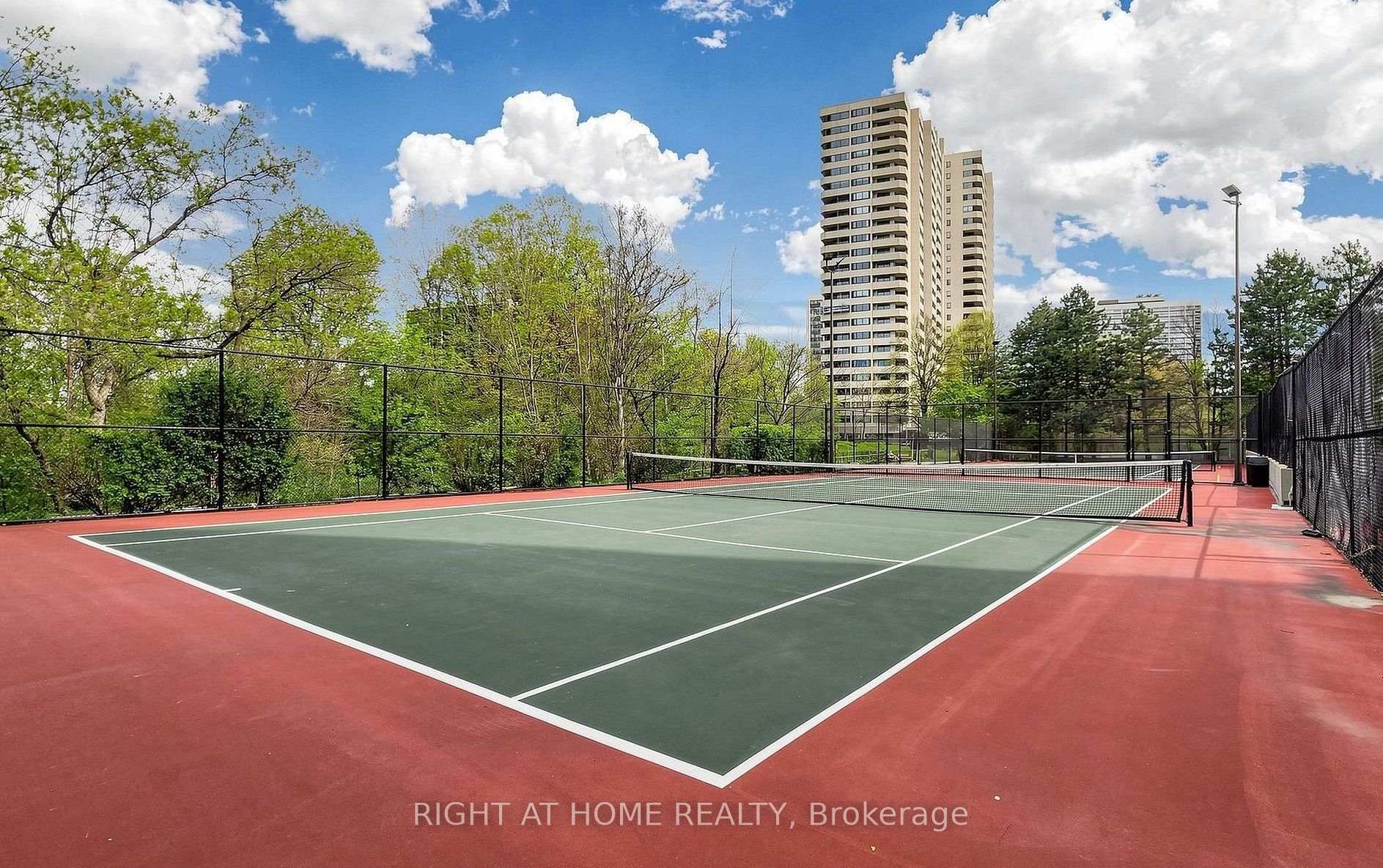 Photo 27 of Unit 1110, 5 Concorde Place, North York, Banbury-Don Mills — HOMEH
