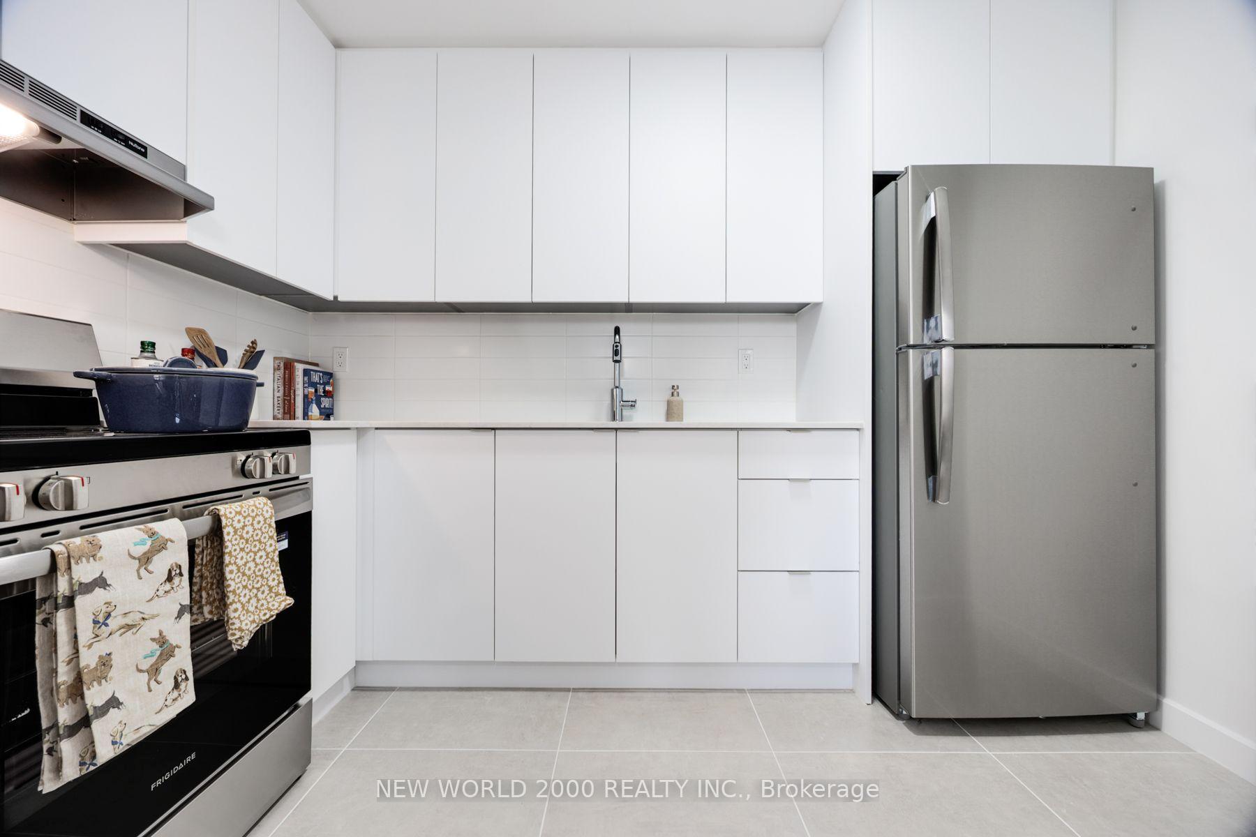 Photo 3 of Unit 503, 101 Roehampton Avenue, Toronto, Mount Pleasant West — HOMEH