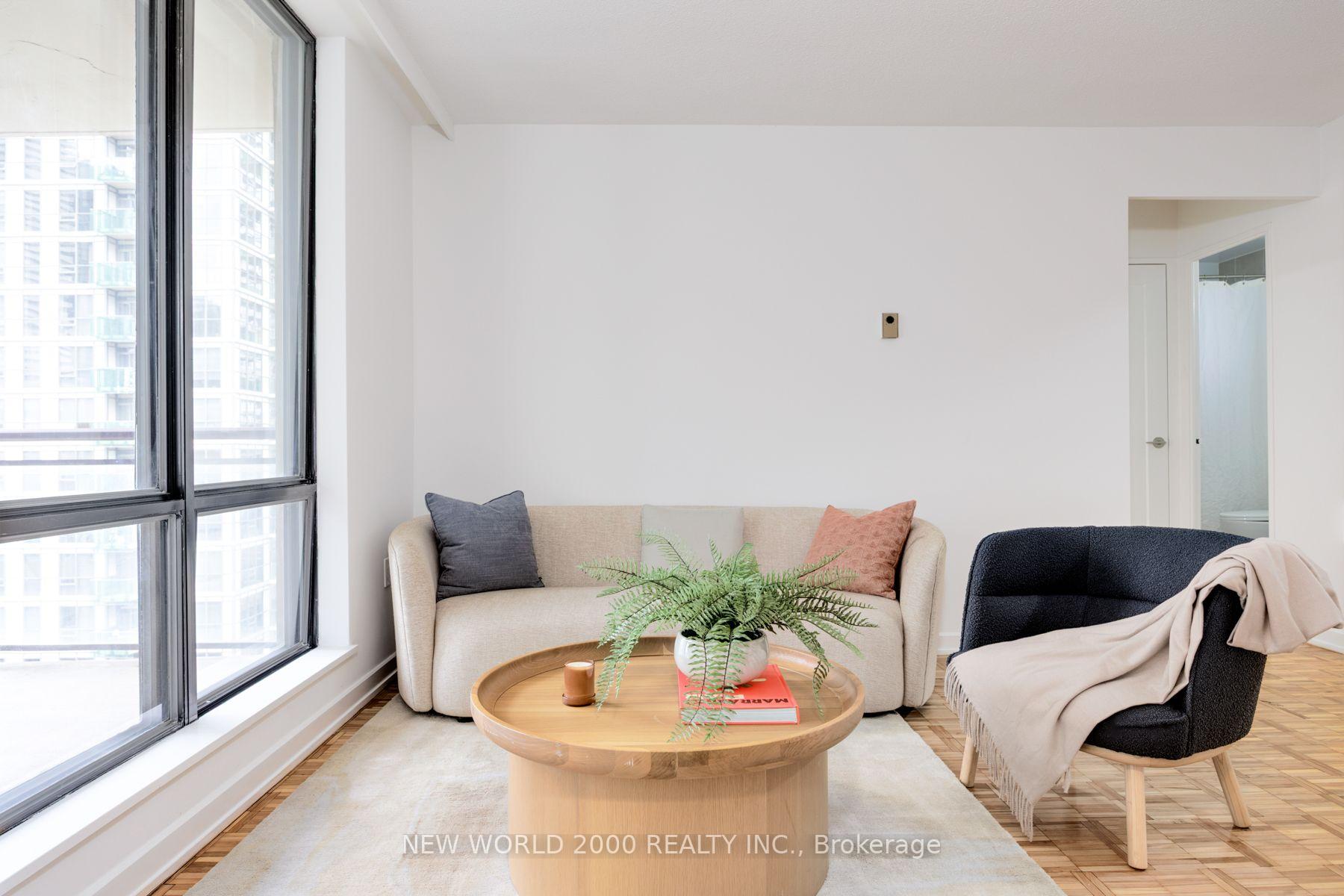 Photo 11 of Unit 503, 101 Roehampton Avenue, Toronto, Mount Pleasant West — HOMEH