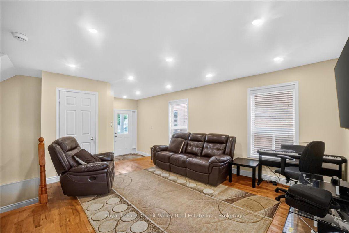 Photo 4 of 43 Coppermill Drive, Brampton, Northwest Sandalwood Parkway — HOMEH