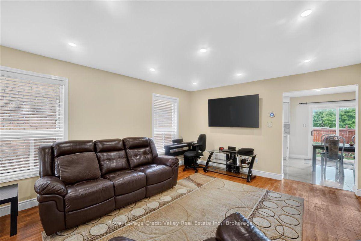 Photo 5 of 43 Coppermill Drive, Brampton, Northwest Sandalwood Parkway — HOMEH