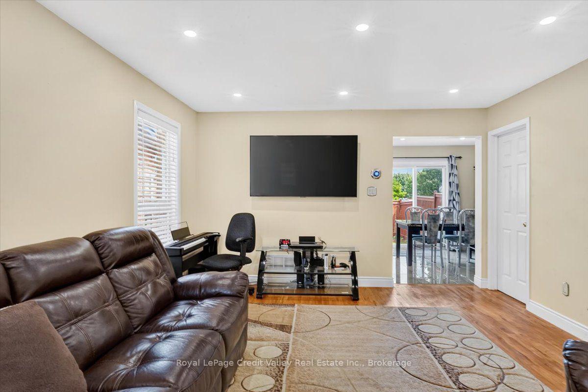 Photo 7 of 43 Coppermill Drive, Brampton, Northwest Sandalwood Parkway — HOMEH
