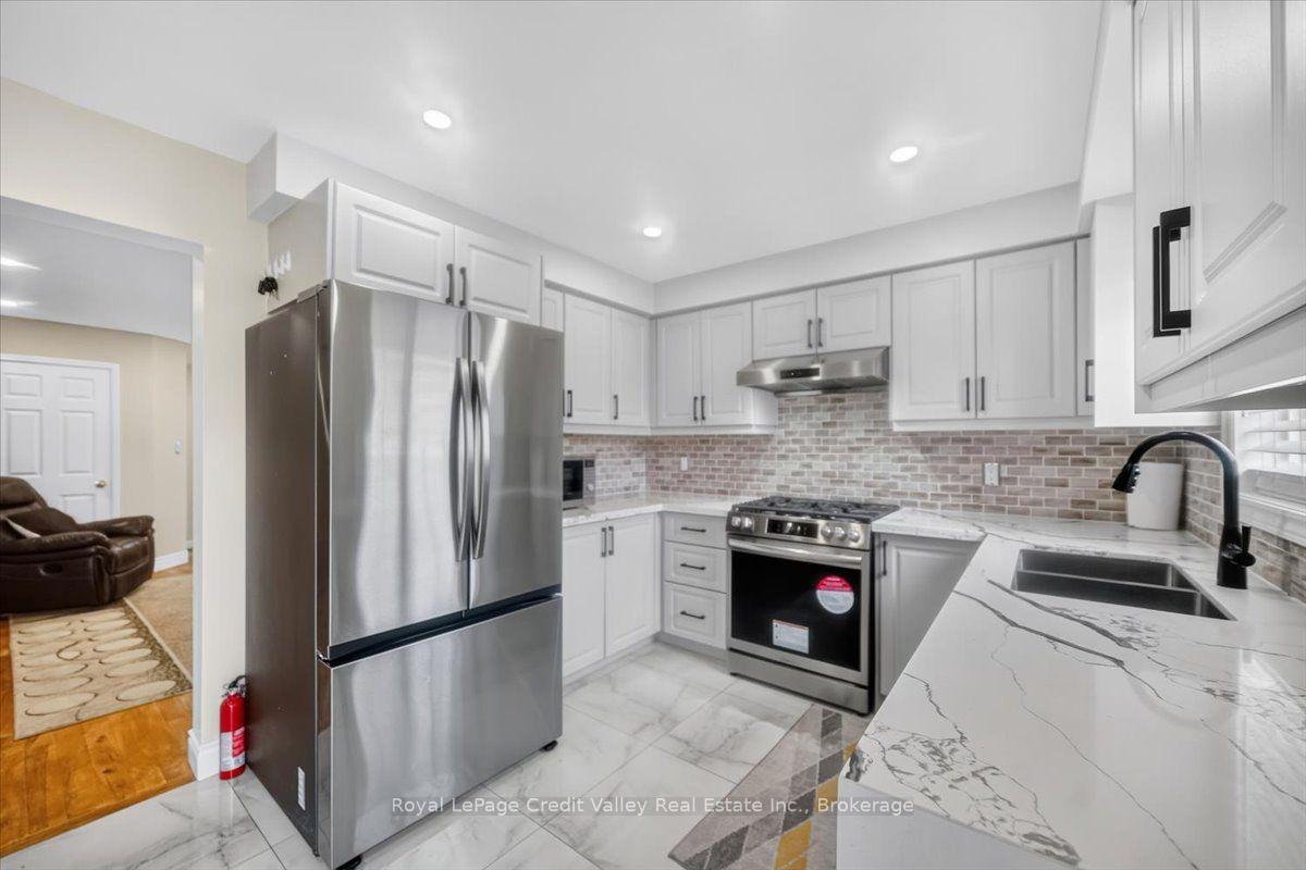Photo 8 of 43 Coppermill Drive, Brampton, Northwest Sandalwood Parkway — HOMEH