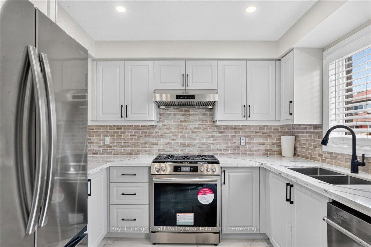 Photo 9 of 43 Coppermill Drive, Brampton, Northwest Sandalwood Parkway — HOMEH