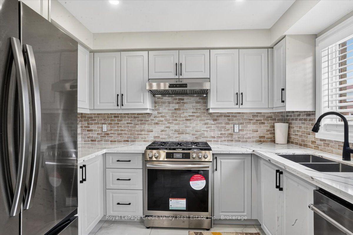 Photo 10 of 43 Coppermill Drive, Brampton, Northwest Sandalwood Parkway — HOMEH