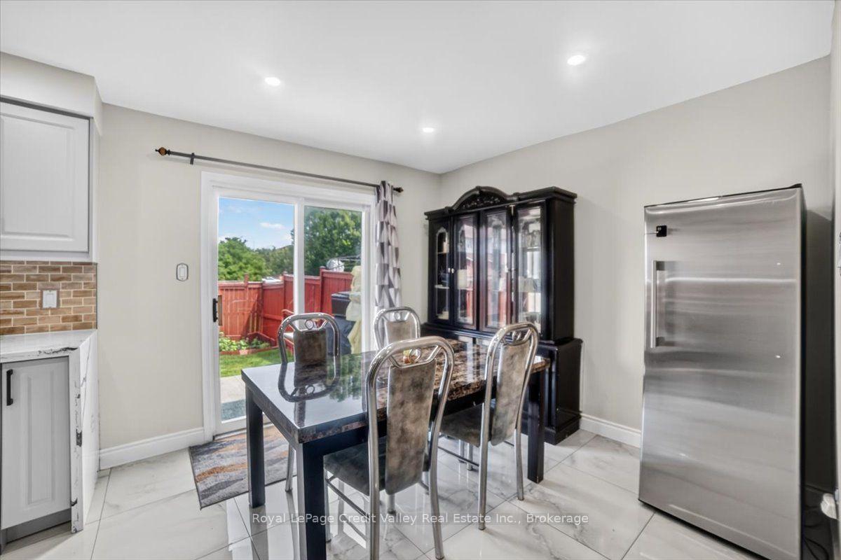 Photo 11 of 43 Coppermill Drive, Brampton, Northwest Sandalwood Parkway — HOMEH
