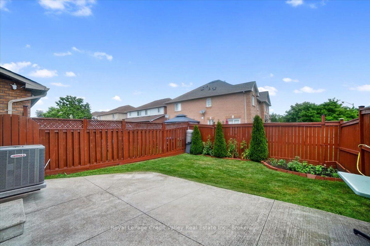 Photo 26 of 43 Coppermill Drive, Brampton, Northwest Sandalwood Parkway — HOMEH