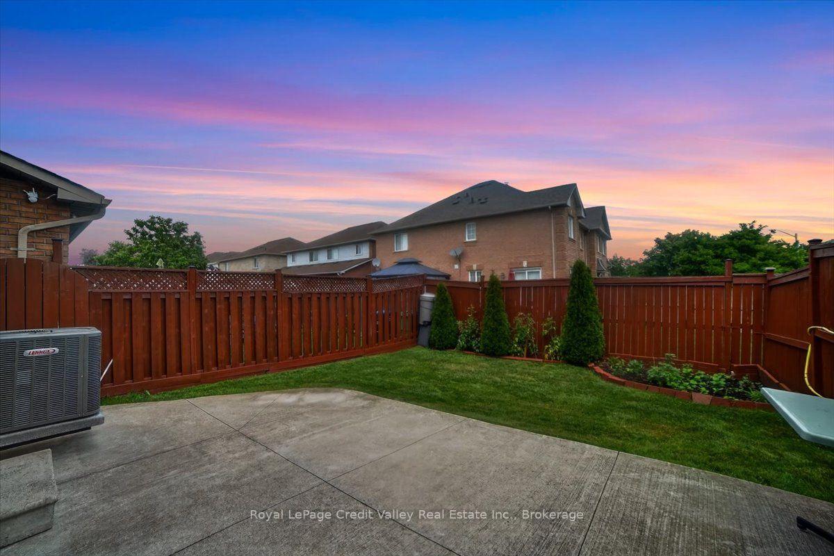 Photo 27 of 43 Coppermill Drive, Brampton, Northwest Sandalwood Parkway — HOMEH