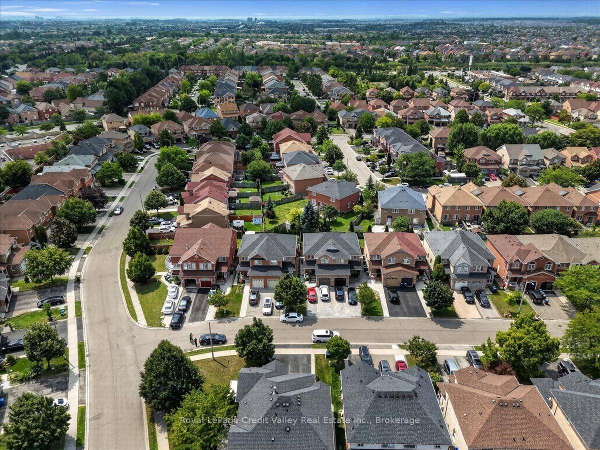 Photo 28 of 43 Coppermill Drive, Brampton, Northwest Sandalwood Parkway — HOMEH