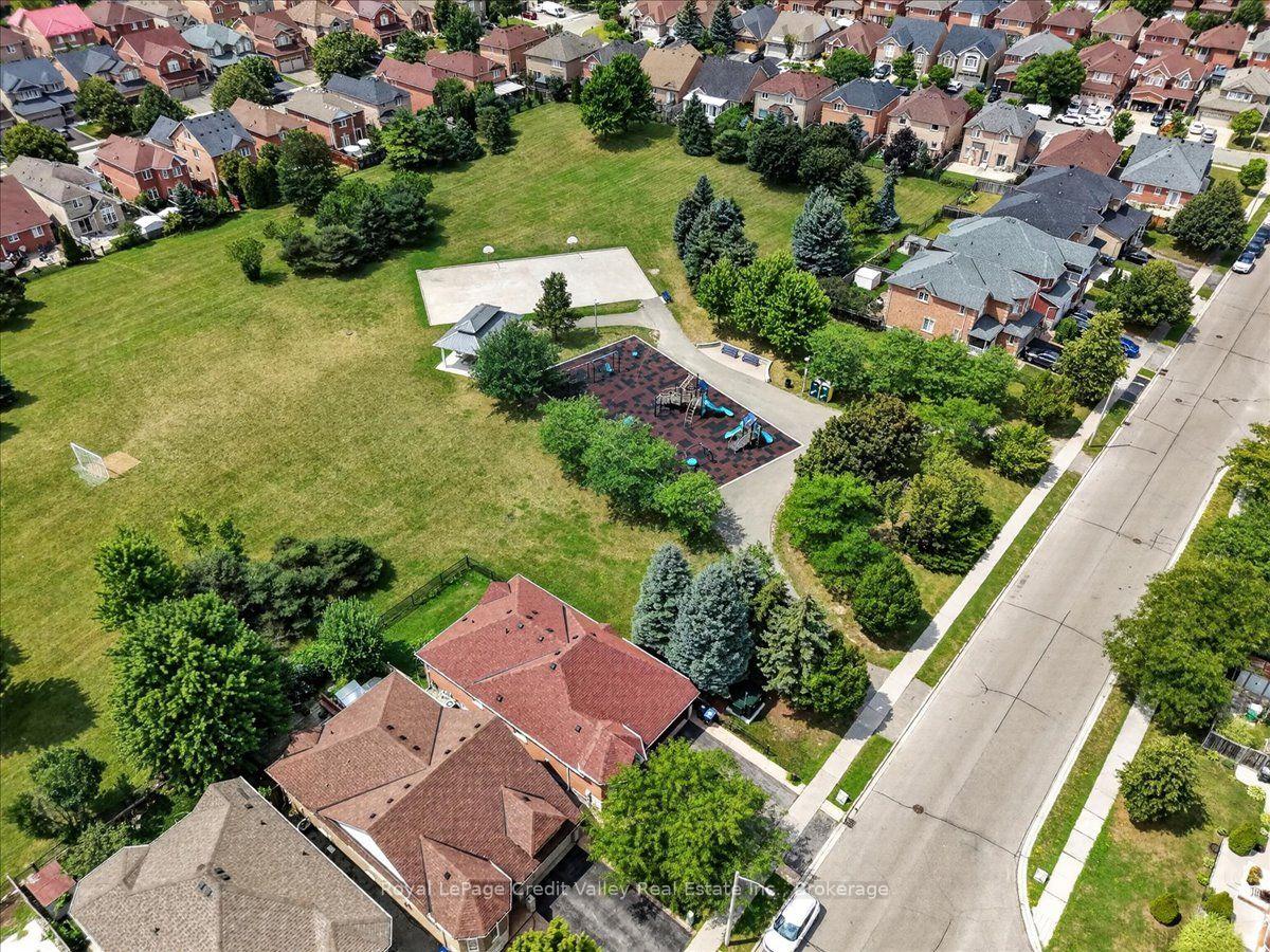 Photo 29 of 43 Coppermill Drive, Brampton, Northwest Sandalwood Parkway — HOMEH