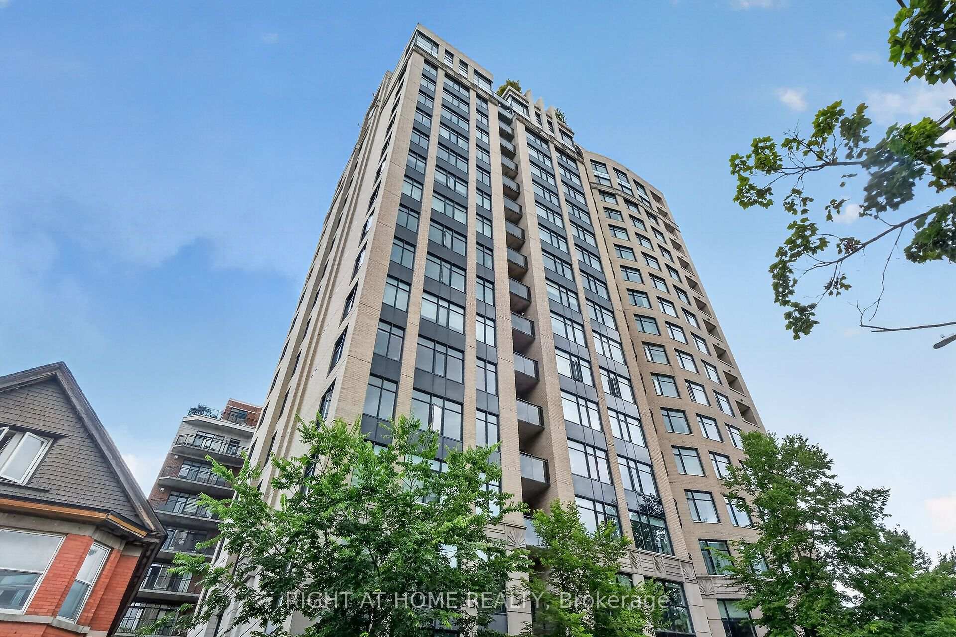 Front of Unit 1116, 235 Kent Street