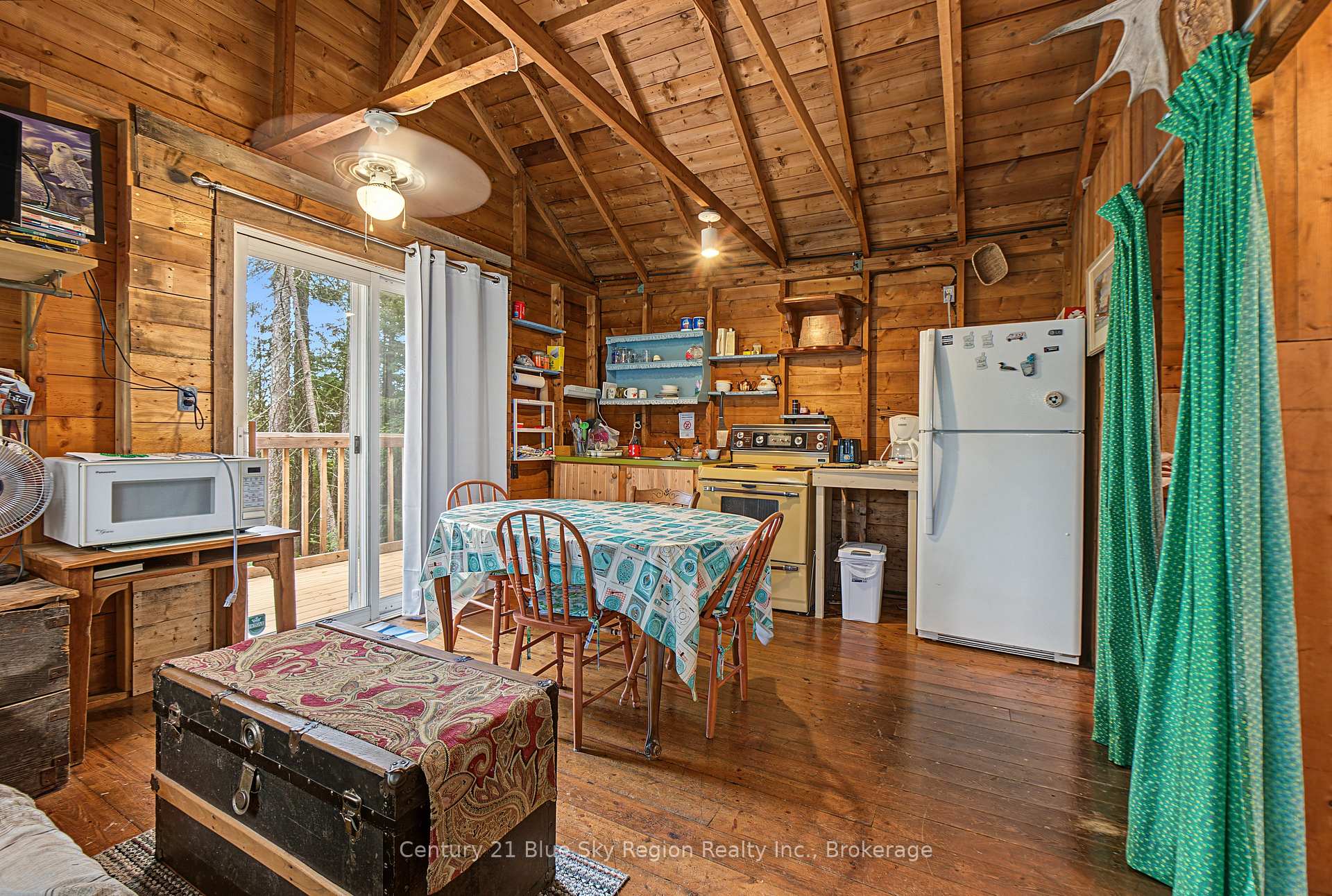 Photo 35 of 5065 Highway 11 N, Temagami — HOMEH