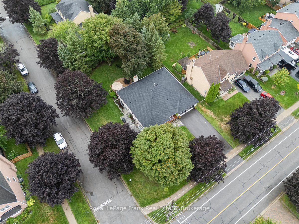 Photo 3 of 66 Centre Road, Uxbridge — HOMEH
