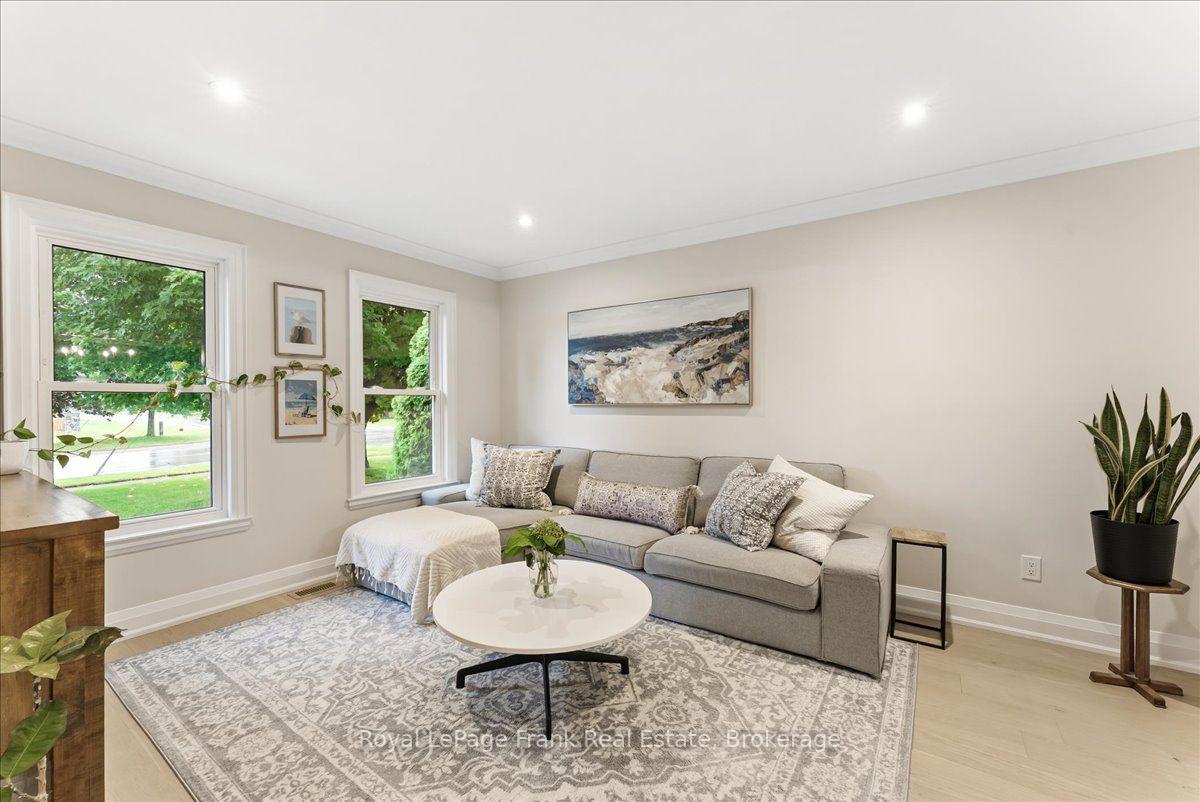 Photo 6 of 66 Centre Road, Uxbridge — HOMEH